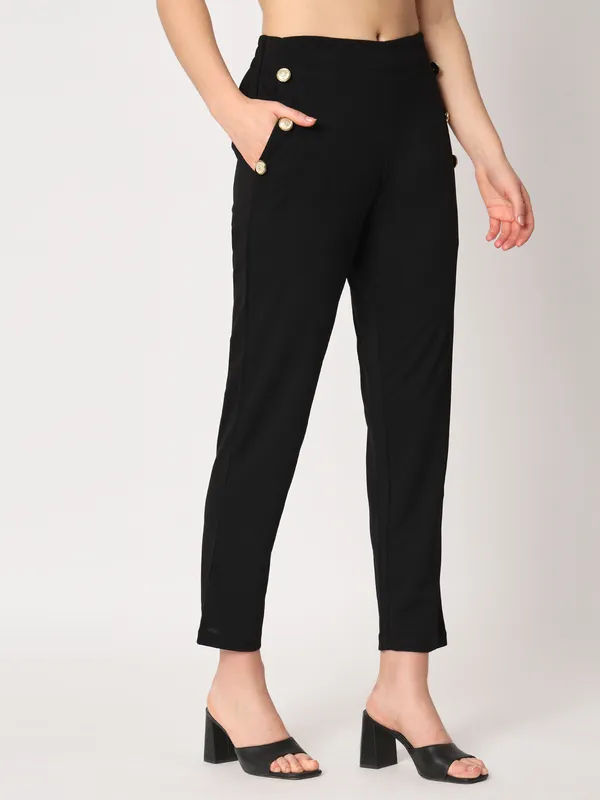 Zastraa_Women_Black_Peg_Leg_Slim_Fit_High-Rise_Cropped_Trousers