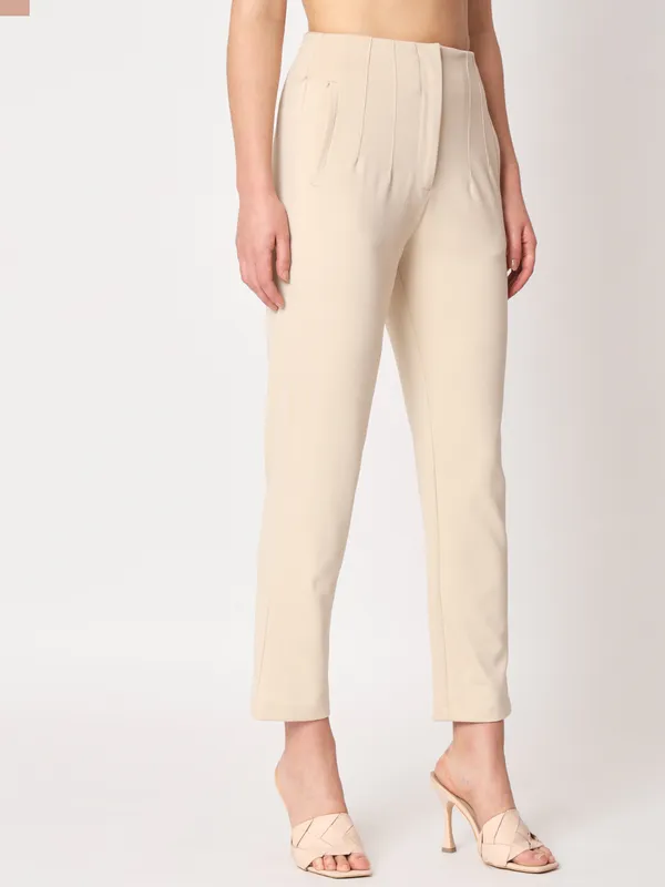 Zastraa_Women_Beige_Urban_Slim_Slim_Fit_High-Rise_Cropped_Trousers