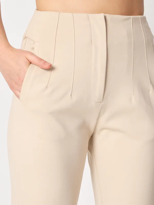 Zastraa_Women_Beige_Urban_Slim_Slim_Fit_High-Rise_Cropped_Trousers