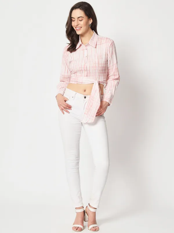 Zastraa_Off_White_Modern_Slim_Fit_Striped_Casual_Shirt
