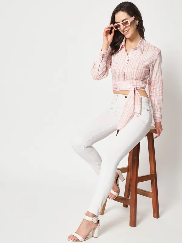 Zastraa_Off_White_Modern_Slim_Fit_Striped_Casual_Shirt