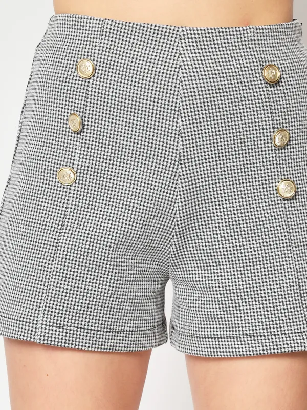 Zastraa_Women_Black_&_White_Checked_Slim_Fit_High-Rise_Shorts