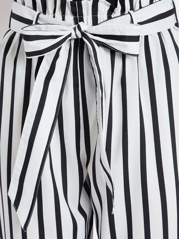 Zastraa_Women_White_&_Black_Regular_Fit_Striped_Peg_Trousers