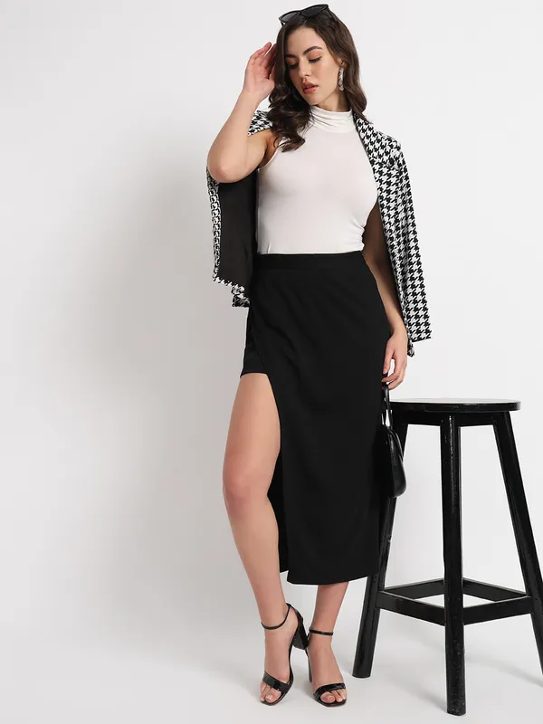 Zastraa_Side_Slit_Straight_Midi_Skirt_With_Attached_Shorts