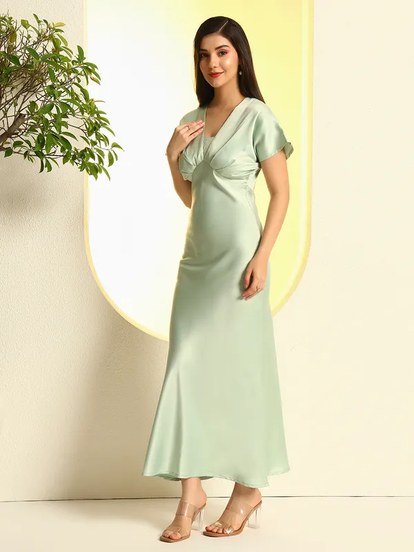 Satin_Maxi_Dress_with_Extended_Shoulders