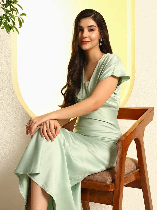 Satin_Maxi_Dress_with_Extended_Shoulders