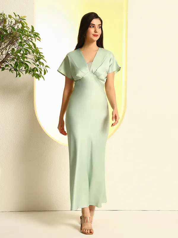 Satin_Maxi_Dress_with_Extended_Shoulders