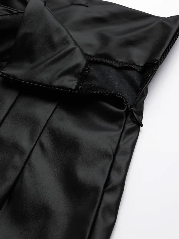 Zastraa_Women_Black_Solid_Smart_Slim_Fit_High-Rise_Trousers