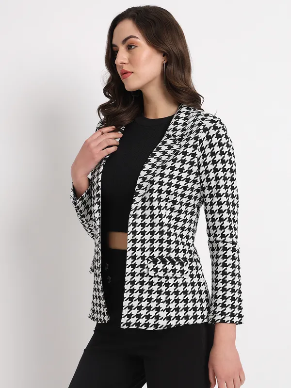 Black_Polyester_Coat_For_Women