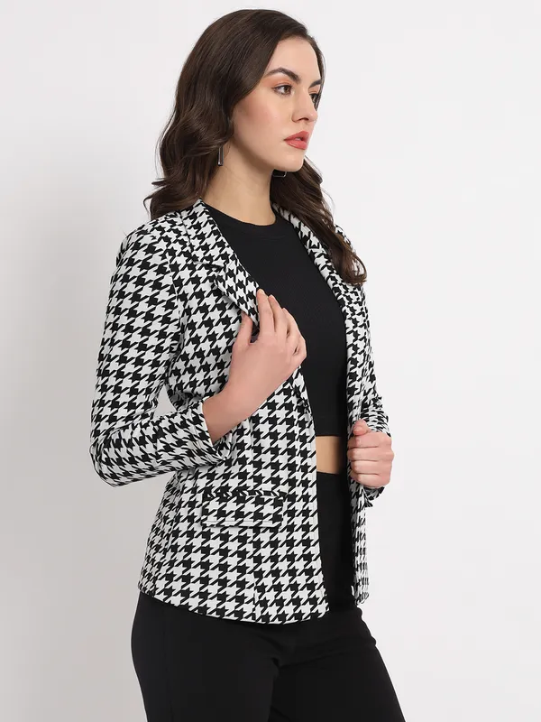 Black_Polyester_Coat_For_Women