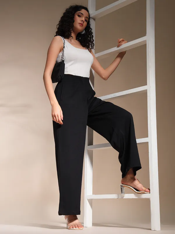 Zastraa_Black_High_Waist_Culotte_Trouser