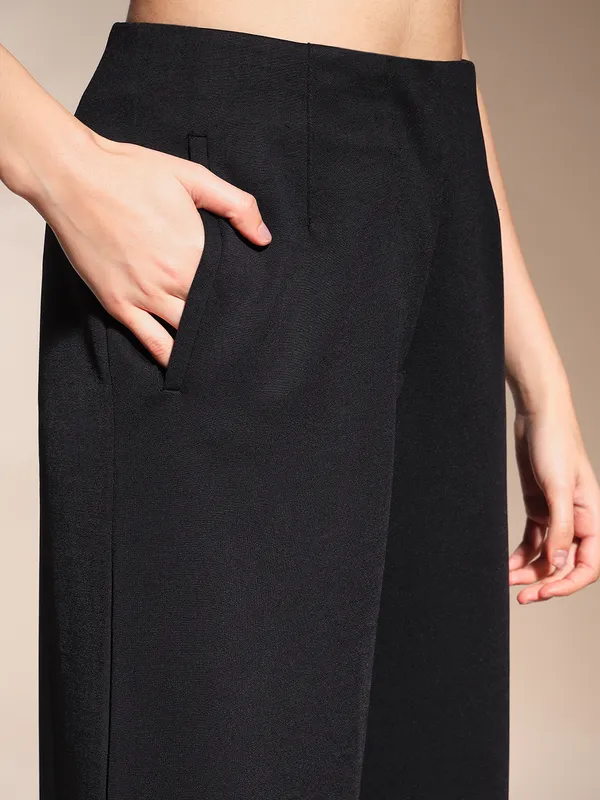 Zastraa_Black_High_Waist_Culotte_Trouser