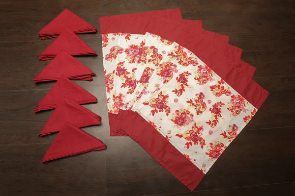 Pack_of_12_Pieces_Cotton_Maroon_Floral_Printed_Place_Mat_With_Napkin_for_Dining_and_Center_Table