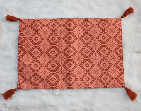 Pack_of_6_Piece_Cotton_Rust_Interlocking_Diamond_Collection_Place_Mat-For_Dinning_Table,_Center_Room_and_Kitchen