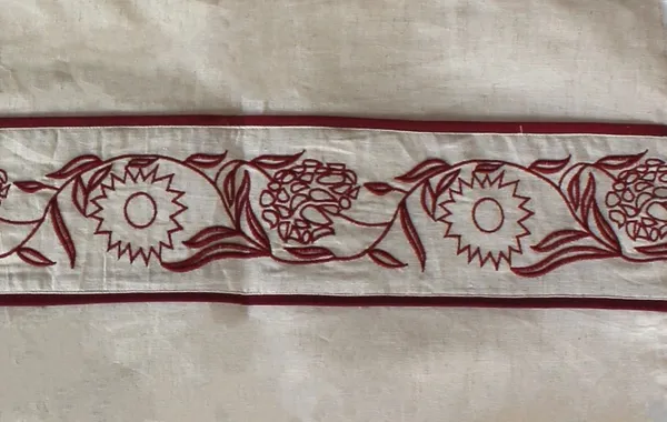 Pack_of_1_Piece_Cotton_Maroon_blossom_bale_Embroidery_Collection_Table_Runner-For_Dining_&_Center_Table