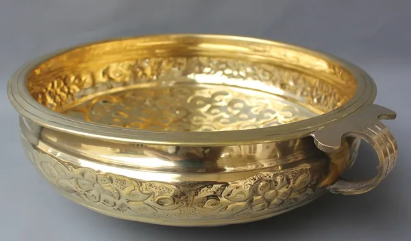 Pack_of_1_Piece_Brass_Gold_Decorative_Decorative_Urli_for_Living_room_and_Puja_Room
