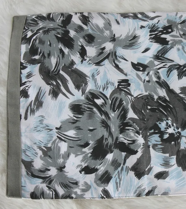 Pack_of_1_Piece_Cotton_Black_Rosy_Reflections_Collection_Table_Runner_For_Dining_&_Center_Table