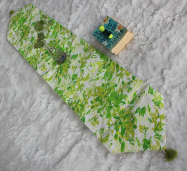Pack_of_1_Piece_Cotton_Green_Rosy_Reflections_Collection_Table_Runner_For_Dining_&_Center_Table