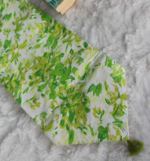 Pack_of_1_Piece_Cotton_Green_Rosy_Reflections_Collection_Table_Runner_For_Dining_&_Center_Table