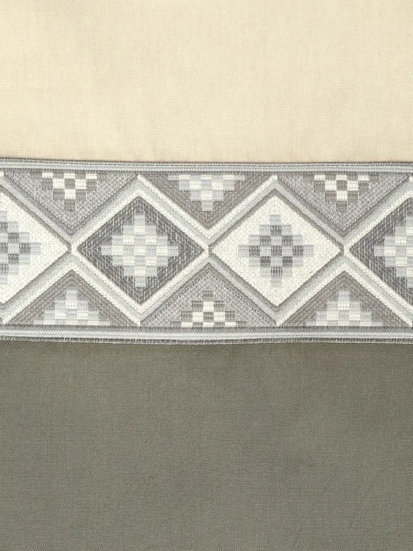 Pack_of_1_Piece_Cotton_Grey-Silver_Mesh_Jacquard_Collection_Table_Runner-For_Dining_&_Center_Table