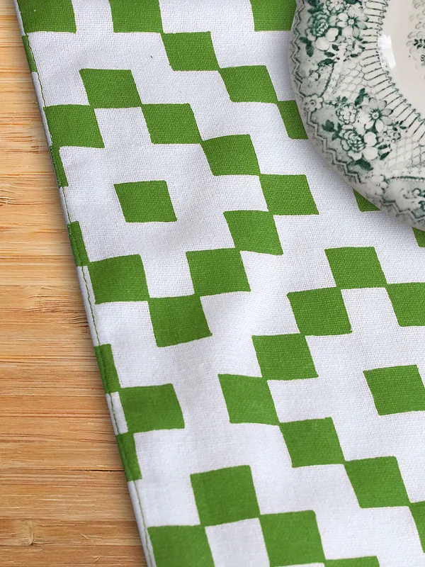 Pack_of_1_Piece_Cotton_Green_Fun_With_Checks_Printed_Table_Runner_for_Dining_&_Center_Table