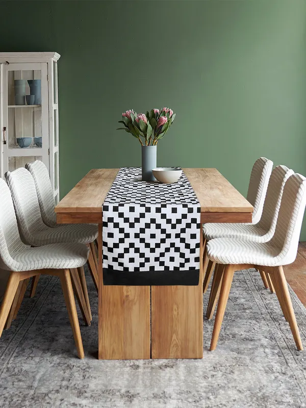 Pack_of_1_Piece_Cotton_Black__Fun_With_Checks_Printed_Table_Runner-for_Dining_&_Center_Table