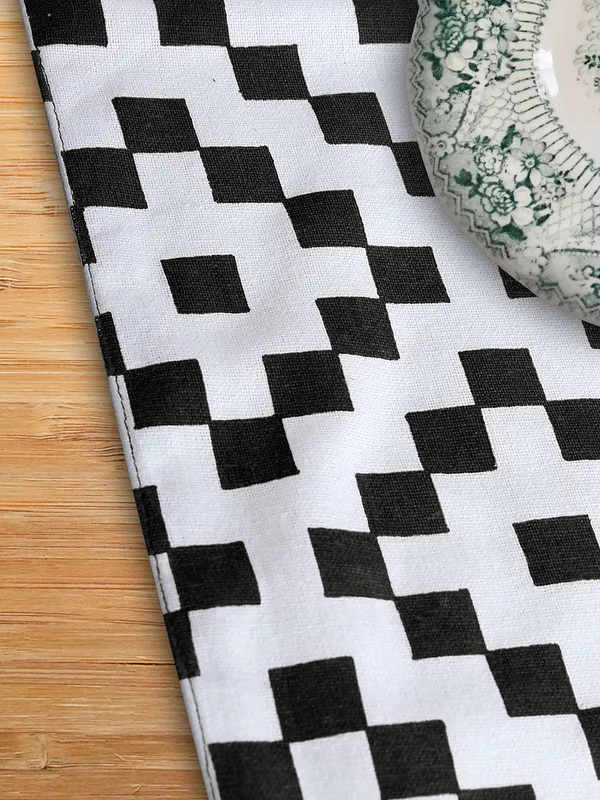 Pack_of_1_Piece_Cotton_Black__Fun_With_Checks_Printed_Table_Runner-for_Dining_&_Center_Table