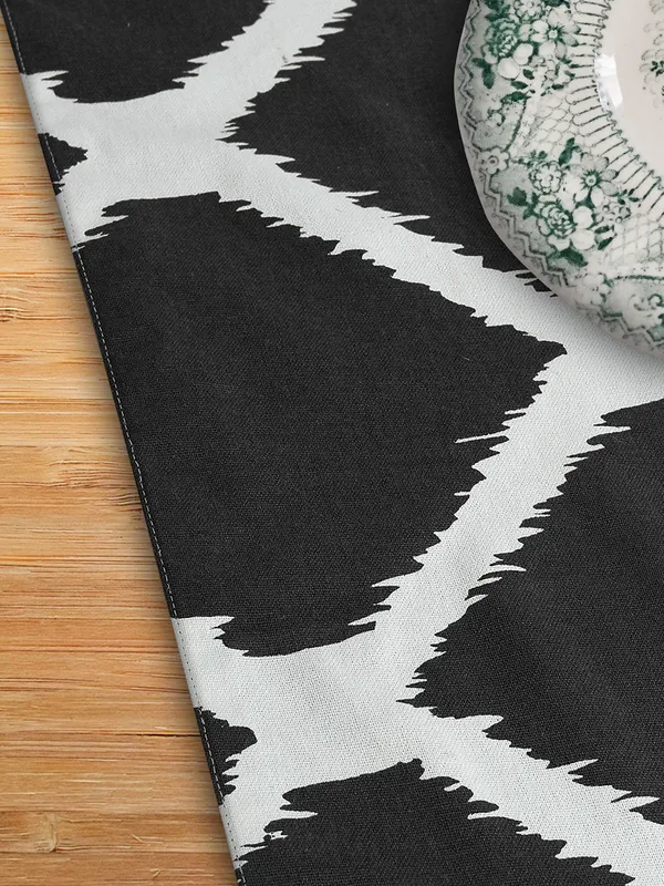 Pack_of_1_Piece_Cotton_Black_Ekat_Printed_Collection_of_Table_Runner-_for_Dining_&_Center_Table