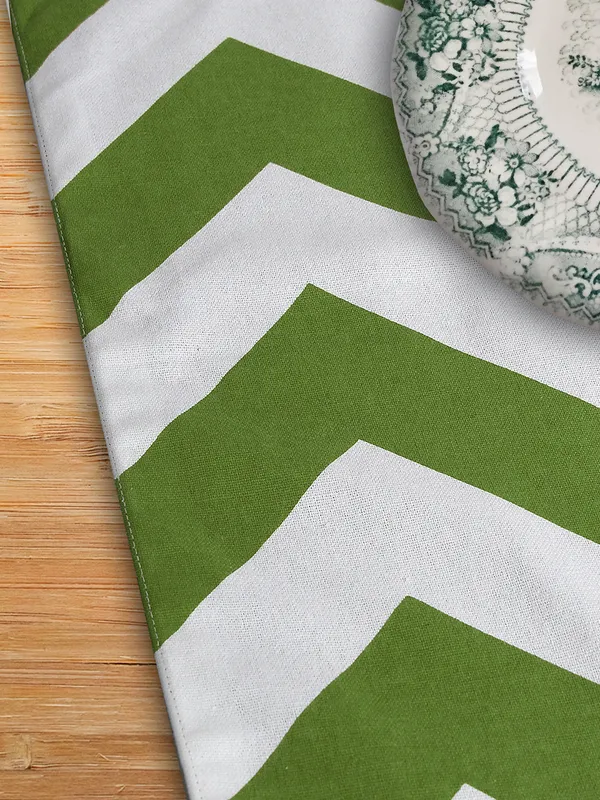 Pack_of_1_Piece_Cotton_Green_Chevron_Printed_Collection_of_Table_Runner-_for_Dining_&_Center_Table
