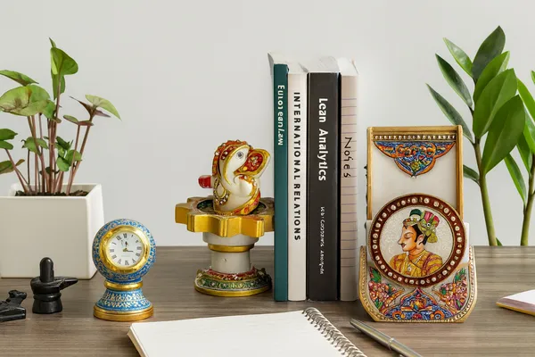 Pack_of_1_Piece_Marble_Multicolor_Painted_King_Queen_Mobile_Holder_for_Home_and_Table_Decoration