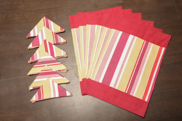 Pack_of_18_Pieces_Cotton_Maroon_Stripe_Place_Mat_With_Napkin_for_Dining_and_Center_Table