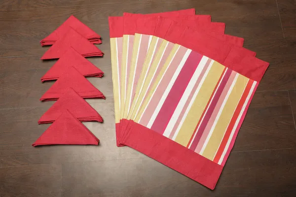 Pack_of_18_Pieces_Cotton_Maroon_Stripe_Place_Mat_With_Napkin_for_Dining_and_Center_Table