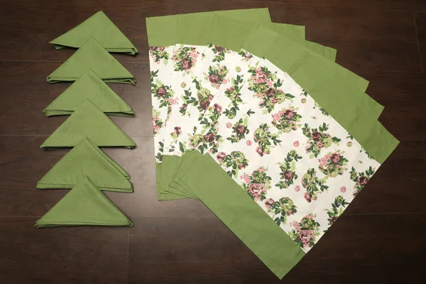 Pack_of_18_Pieces_Cotton_Green_Floral_Printed_Place_Mat_With_Napkin_for_Dining_and_Center_Table