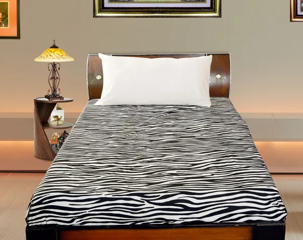 Pack_of_2_&_3_Pieces_Cotton_White_Zebar_Printed_Bedsheet_Set_With_Pillow_Covers_for_Bedroom,_Guest_Room,_Kids_Room