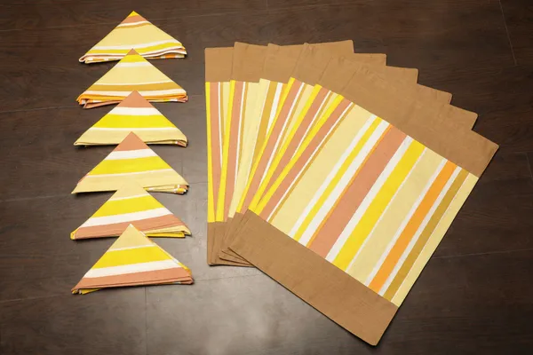 Pack_of_18_Pieces_Cotton_Yellow_Stripe_Place_Mat_With_Napkin_for_Dining_and_Center_Table