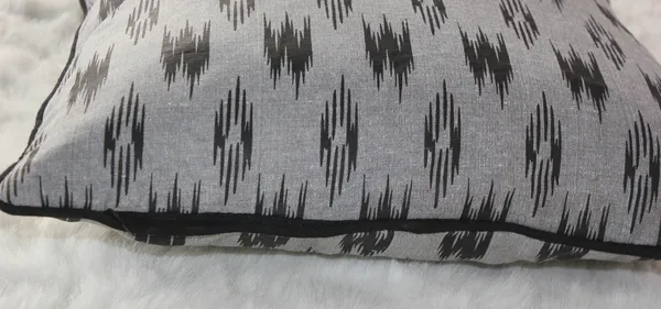 Pack_of_2_Pieces_Cotton_Black_Pochampaaly_Weave_Ikat_Printed_Cushion_and_Pillow_Cover_For_Living_Room_and_Bedroom