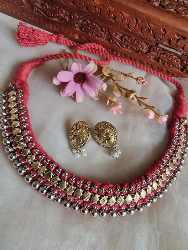 RADHIKA_DUALTONE_THREAD_BRASS_NECKLACE_WITH_EARRINGS_FOR_WOMEN