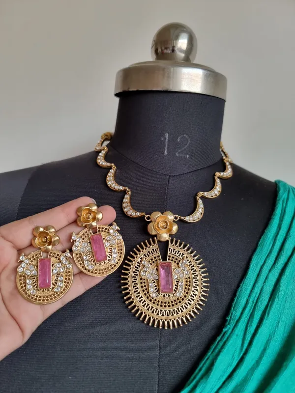 CHAKRA__GOLD_PLATED_NECKLACE_SET_WITH_EARRINGS