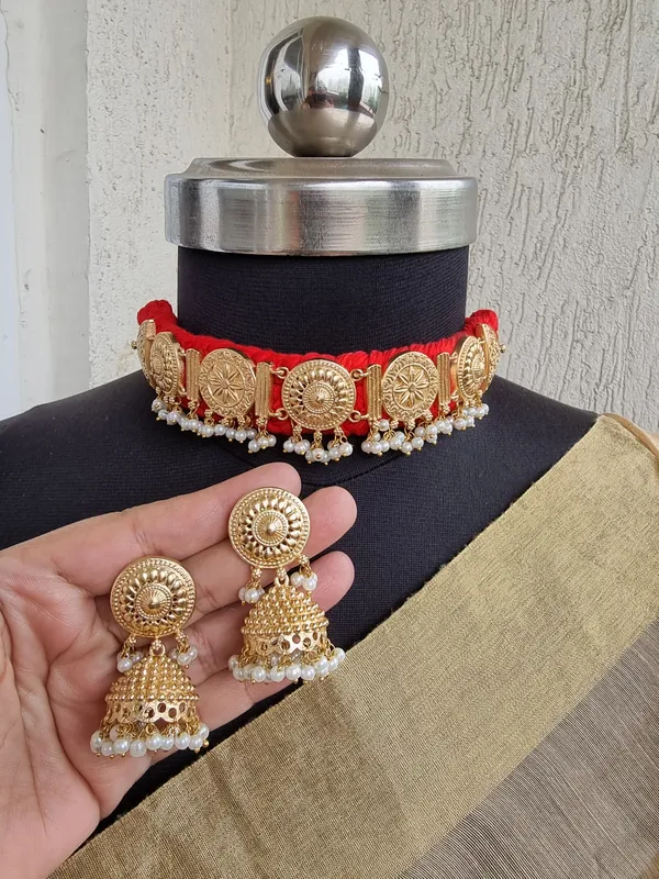 BAISA_GOLD_PLATED_HANDMADE_THREAD_NECKLACE_SET_WITH_EARRINGS