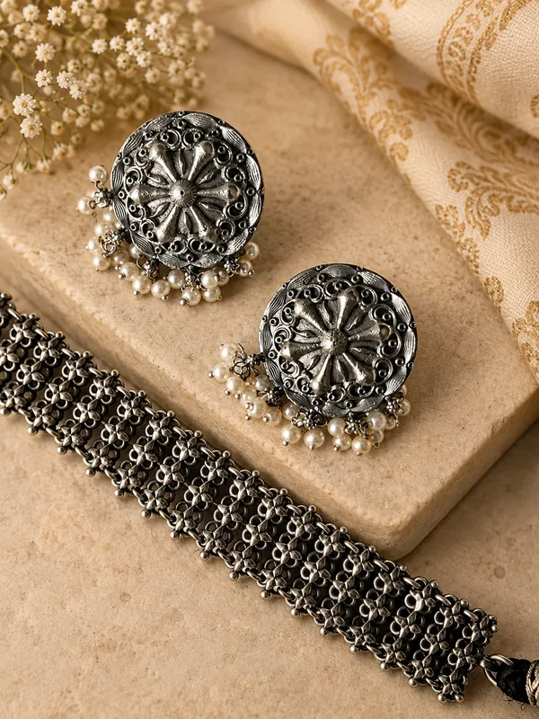 CHANDI_SILVER_PLATED_FLEXIBLE_NECKLACE_WITH_EARRINGS