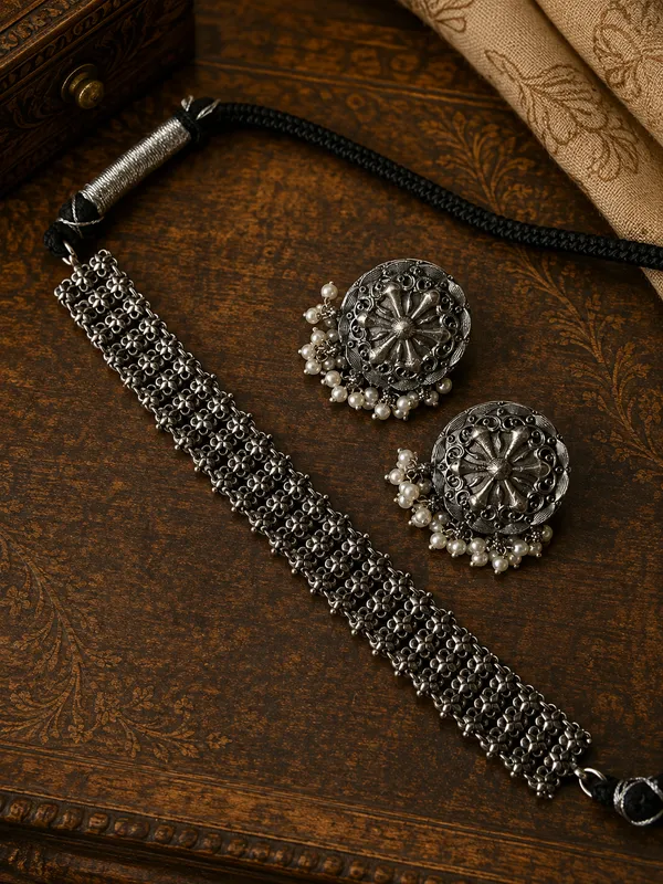 CHANDI_SILVER_PLATED_FLEXIBLE_NECKLACE_WITH_EARRINGS