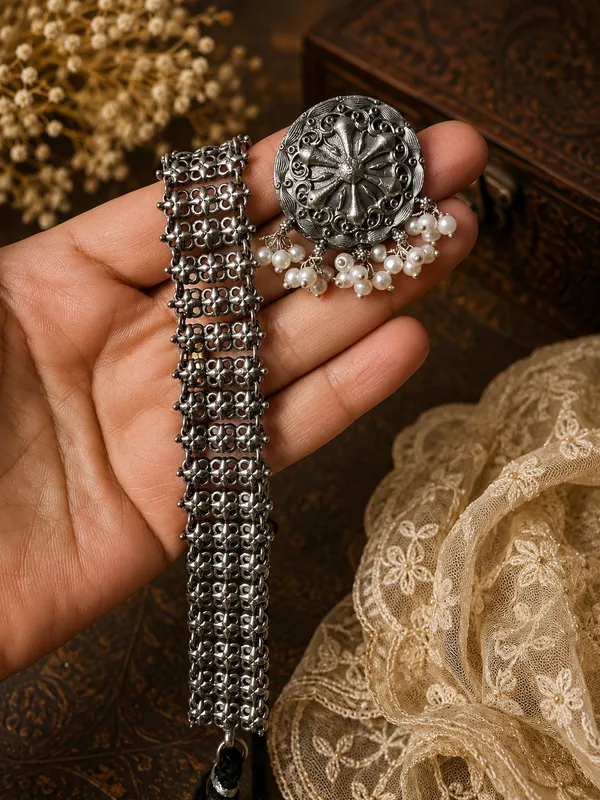 CHANDI_SILVER_PLATED_FLEXIBLE_NECKLACE_WITH_EARRINGS