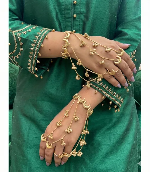 CHANDRIKA_GOLD_PLATED_HATHPHOOL_PAIR_FOR_WOMEN