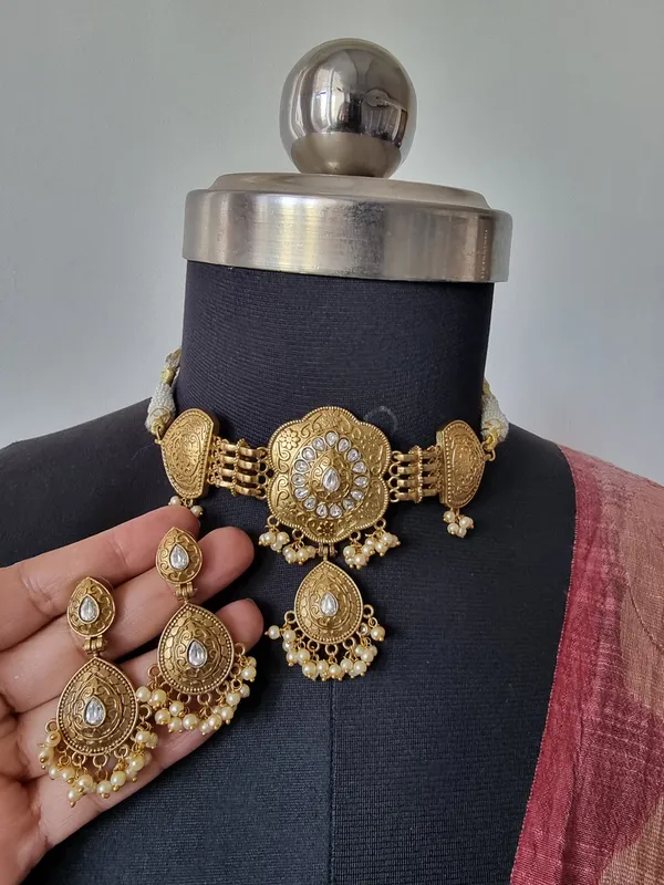 DEVDETI_GOLD_PLATED_WHITE_CHOKER_SET_FOR_WOMEN