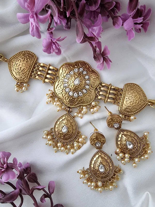 DEVDETI_GOLD_PLATED_WHITE_CHOKER_SET_FOR_WOMEN