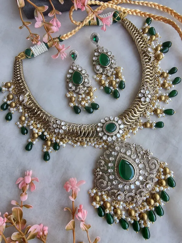 DURGA_HERITAGE_GOLD_NECKLACE_WITH_EARRINGS