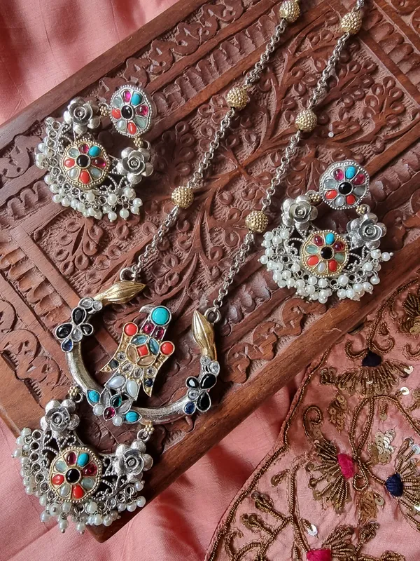 APSARA_LONG_DUALTONE_NAVRATAN_PENDENT_SET_WITH_EARRINGS_FOR_WOMEN