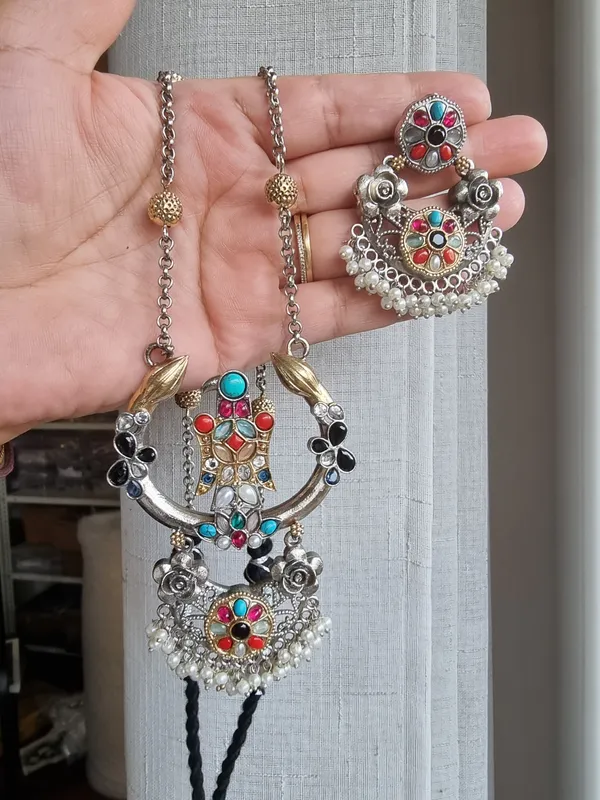 APSARA_LONG_DUALTONE_NAVRATAN_PENDENT_SET_WITH_EARRINGS_FOR_WOMEN