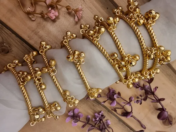 JHANAK_GHOONGROO_GOLD_PLATED_BANGELS_SET_OF_8