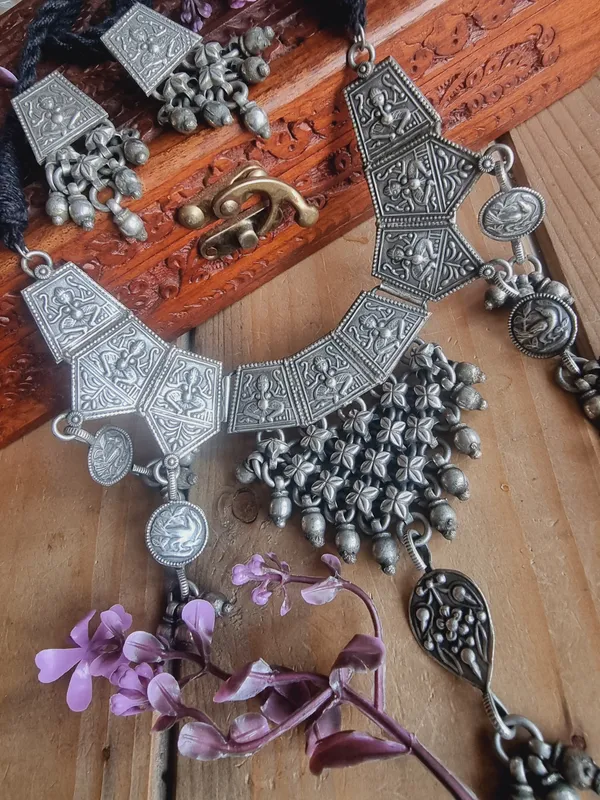 LAXMI_HANDMADE_SILVER_NECKLACE_SET_WITH_EARRINGS